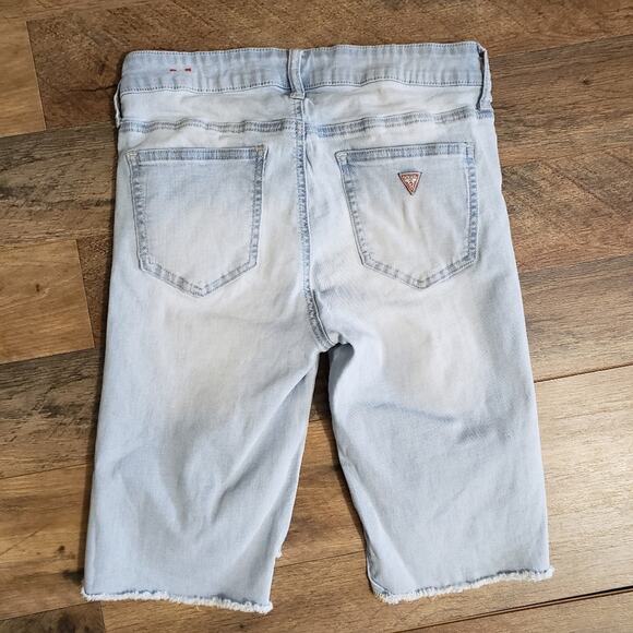 Vintage Guess Light Wash Denim Mid Rise Cut Off  Blue Jean Bermuda Shorts 26 - Picture 4 of 10